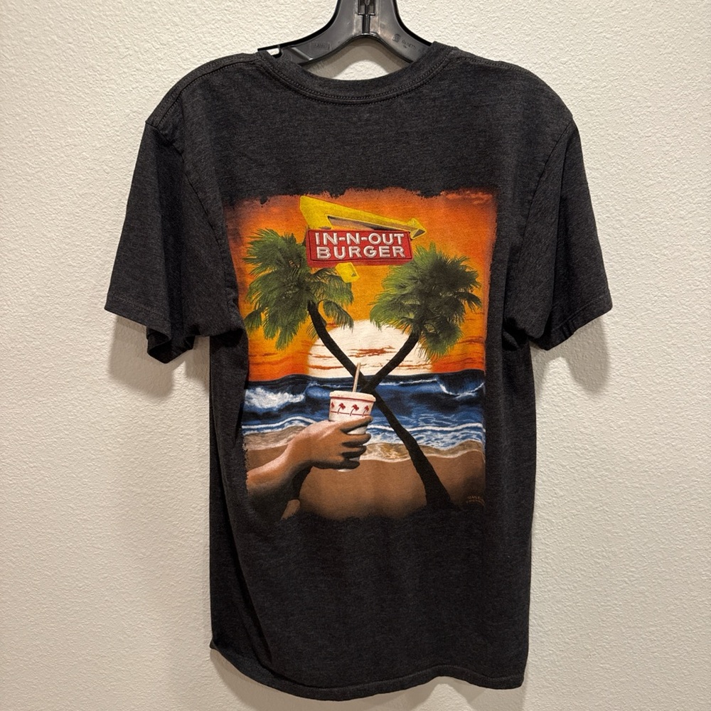 IN-N-OUT BURGER HEATHER GREY T-SHIRT – SIZE M 🍔
